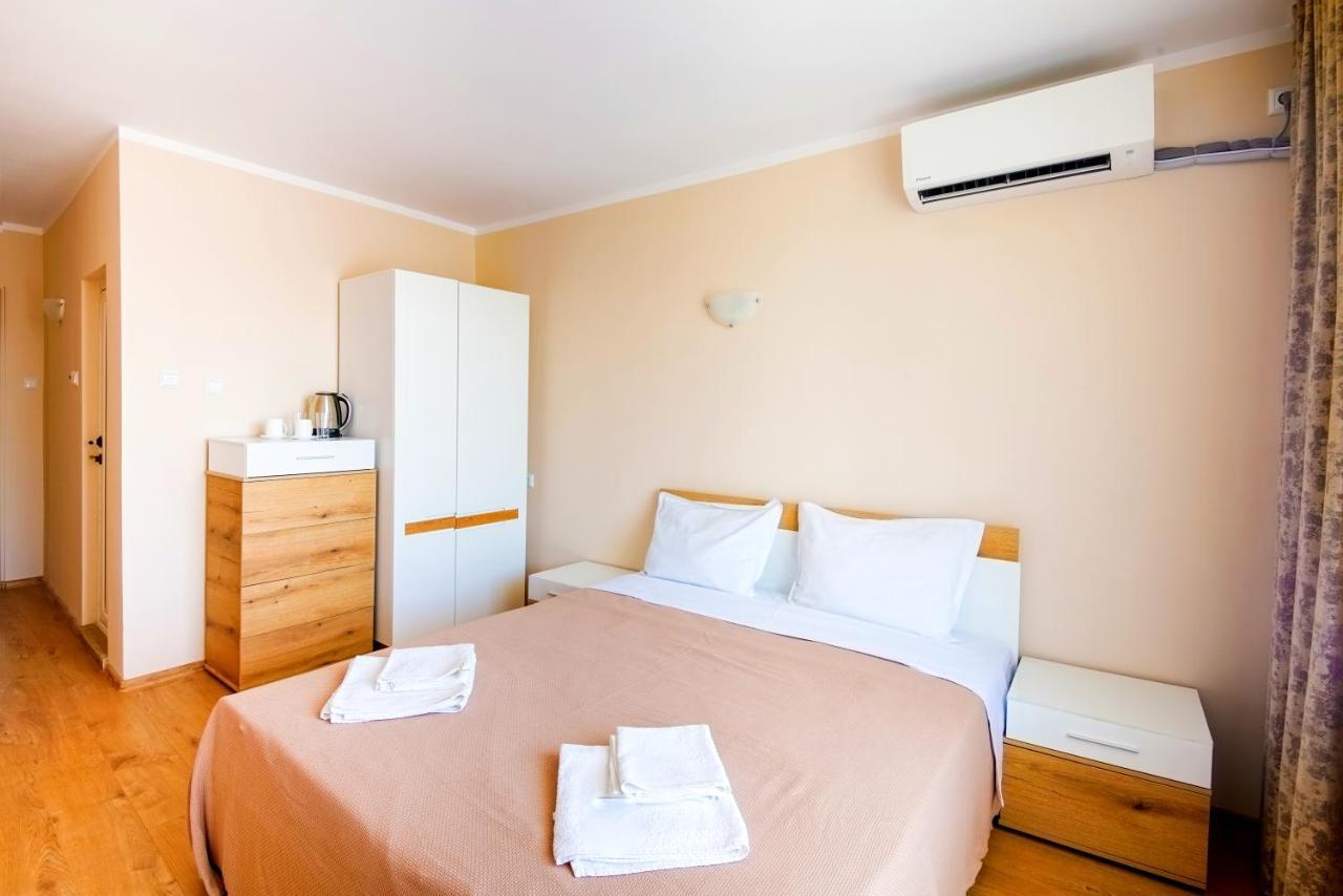 House With Garden Hotel Pomorie Exterior foto