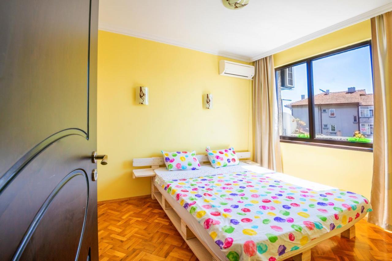 House With Garden Hotel Pomorie Exterior foto
