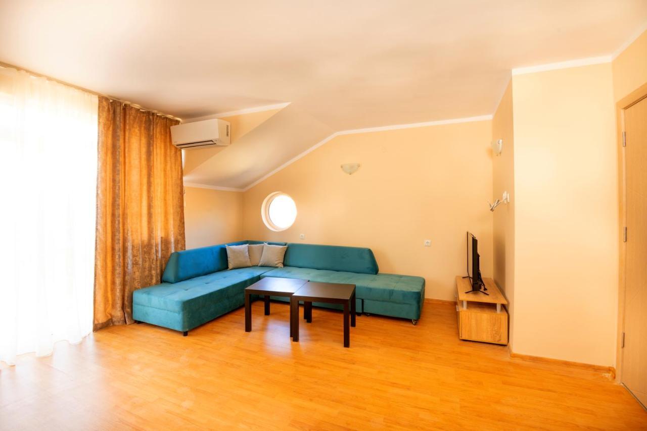 House With Garden Hotel Pomorie Exterior foto